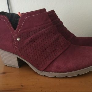 Like new maroon women’s booties